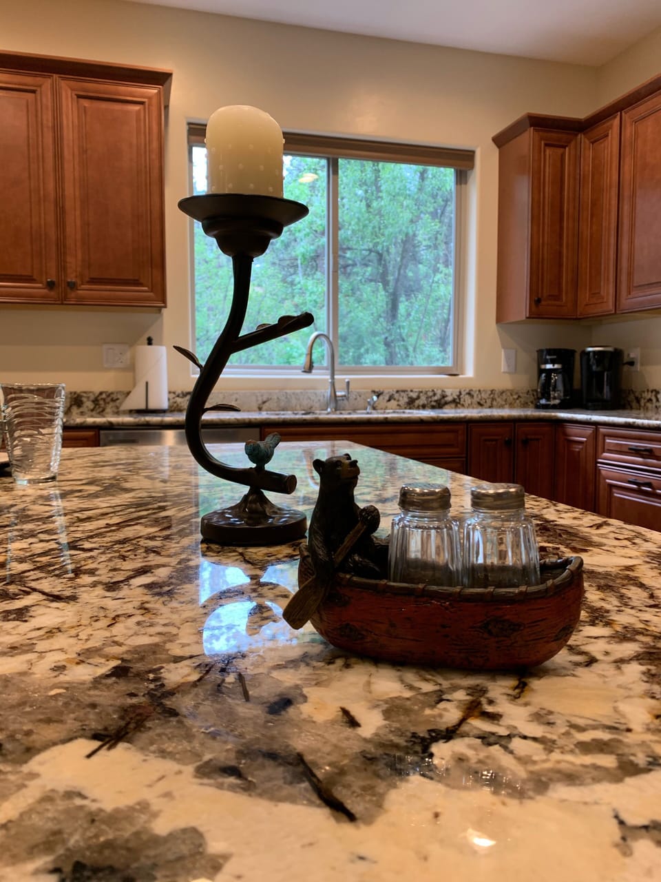 Directly on Cheyenne Creek * CENTRAL AIR* Built in 2021* 50 amp EV Charger Cabin in Colorado Springs