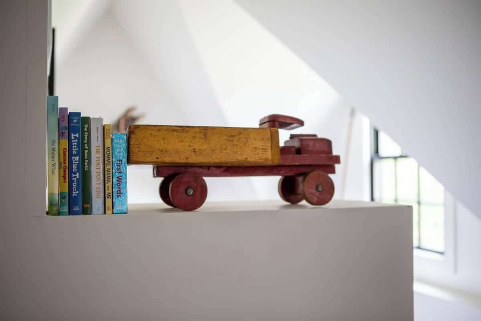 There are plenty of toys, games, and activities to keep little ones entertained.