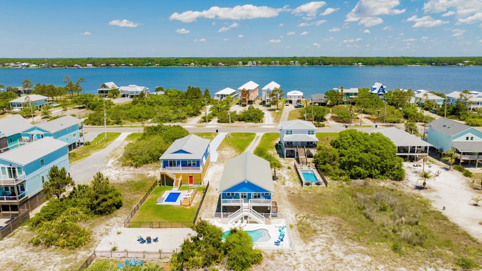 The best of both worlds! Nestled right between the Gulf and Little Lagoon