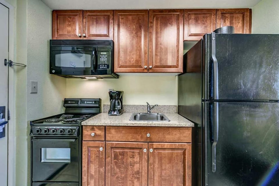Convenient kitchen amenities 