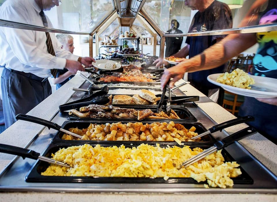 Breakfast buffet 