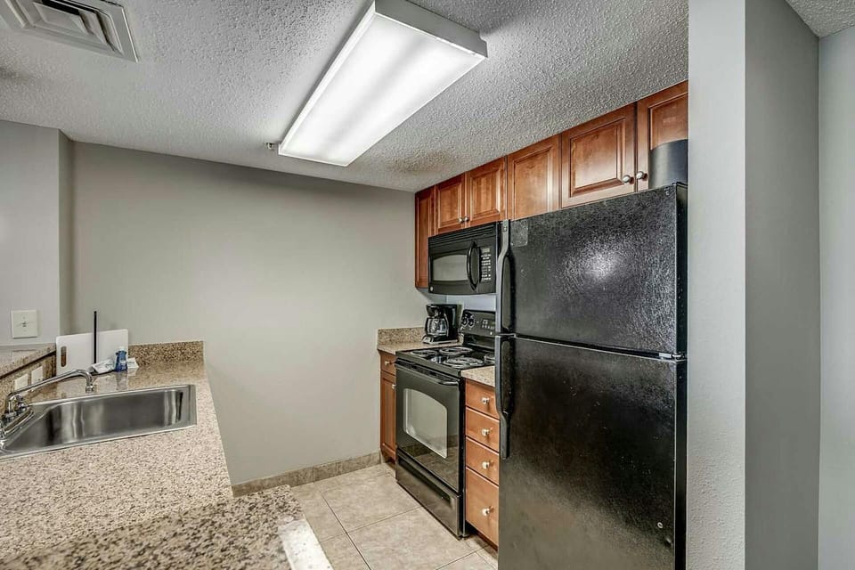 Full kitchen 