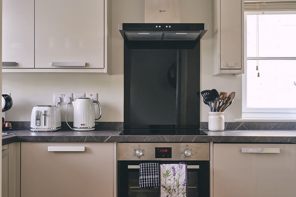 The kitchen at Bay Tree Cottage, Cotswolds