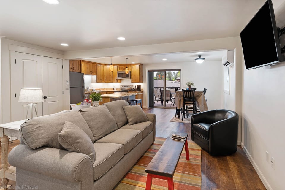 Suite E Living Room - with queen size sofa bed