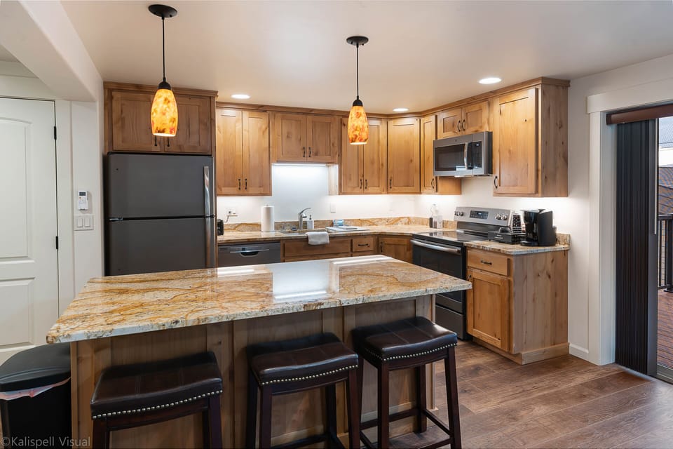 Kitchen with island & 3 stools