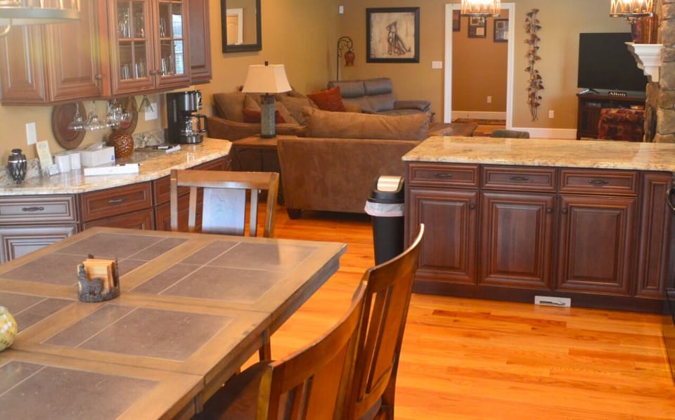 Main floor,, Right side,, open floor plan