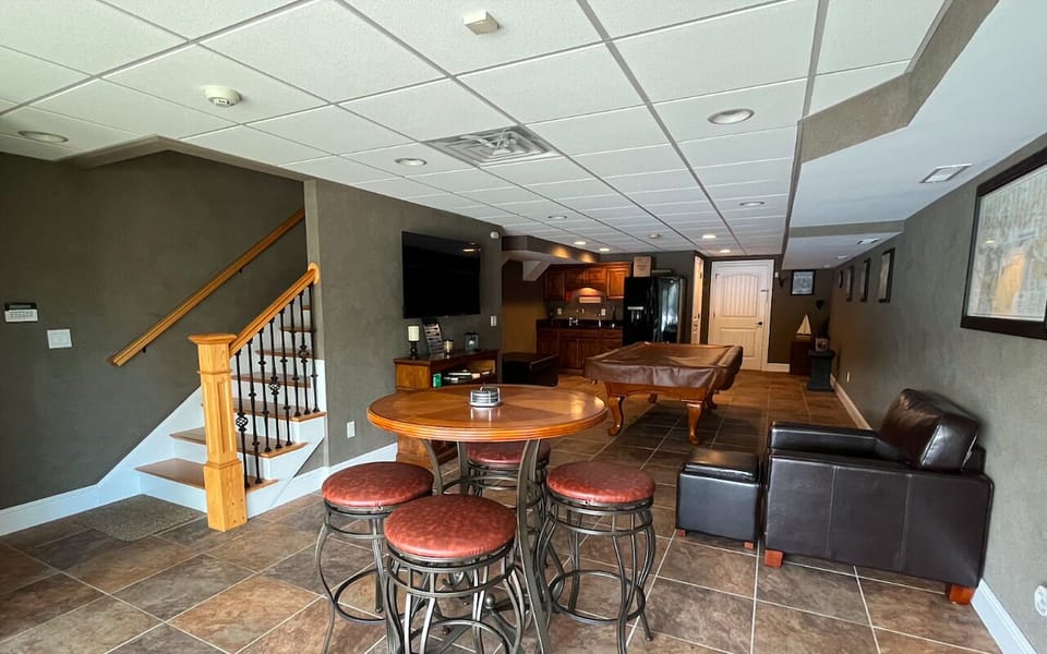 Basement,, Right side