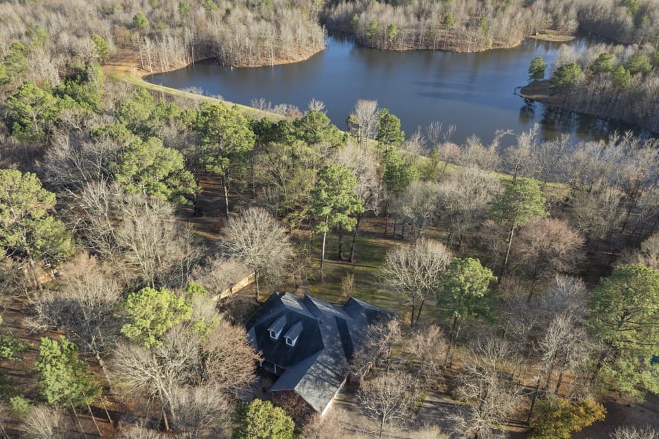 Hilltop Escape / Private Lake