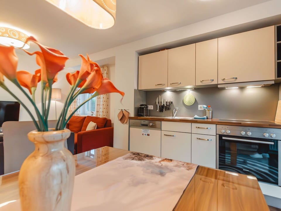 Cabinetry, Plant, Countertop, Property, Flower, Furniture, Flowerpot, Building, Houseplant, Drawer