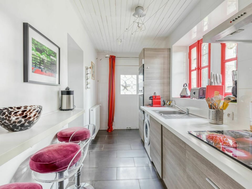 Cabinetry, Picture Frame, Property, Furniture, Building, Tap, Sink, Kitchen Sink, Lighting, Countertop