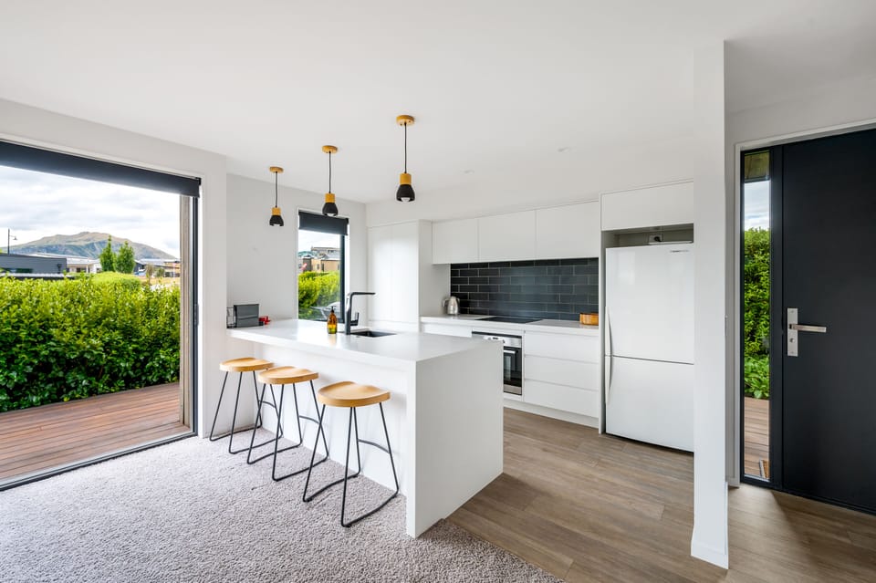 Breakfast bar and kitchen