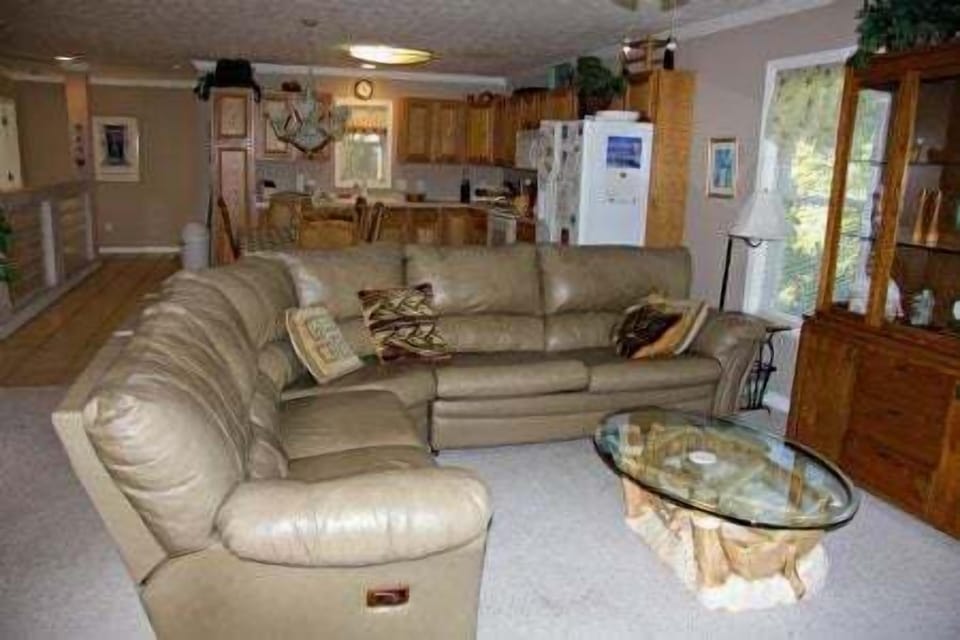 Living - Upstairs