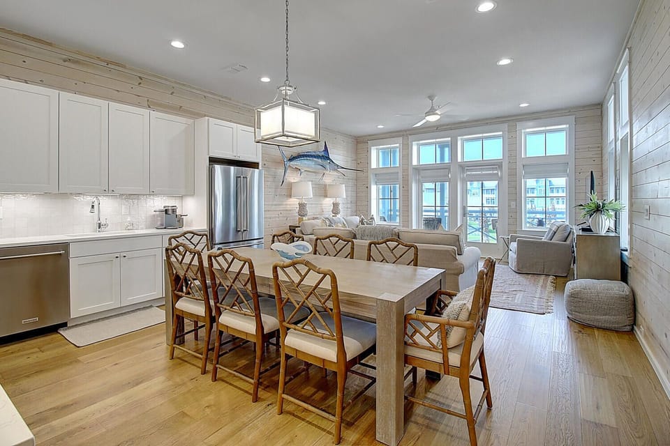 Kitchen With In-Room Dining, 2nd Floor