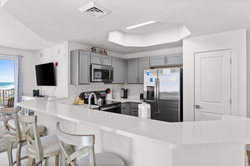 Kitchen with Breakfast Bar