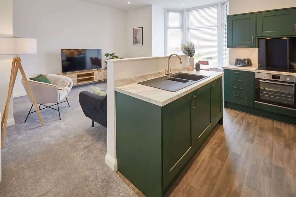 Beach View, Whitby - Host & Stay