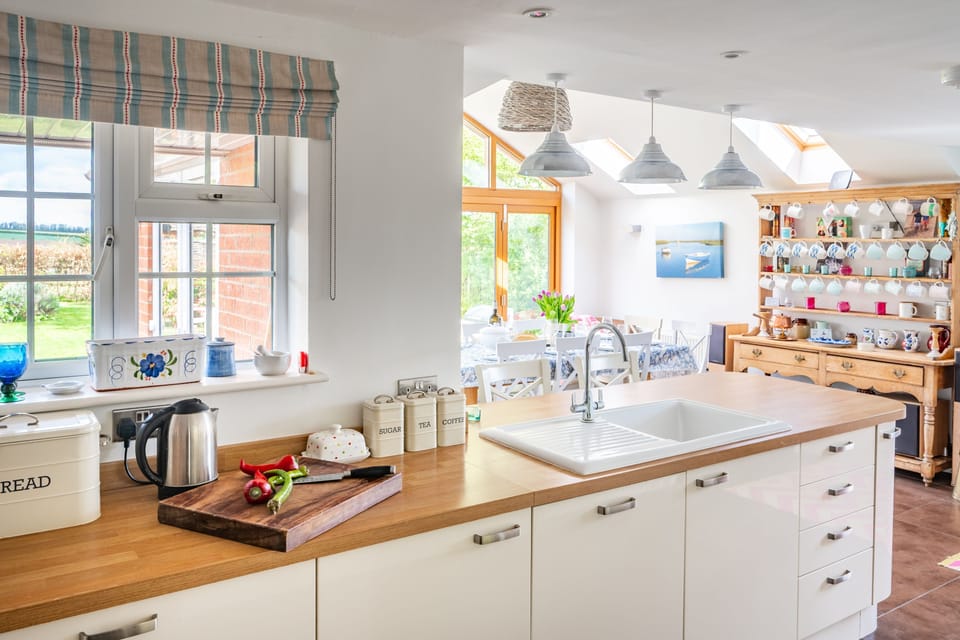 Ground floor: Bright and modern bespoke kitchen