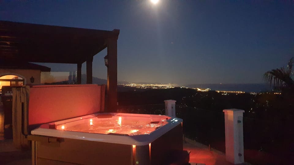Jacuzzi for 6