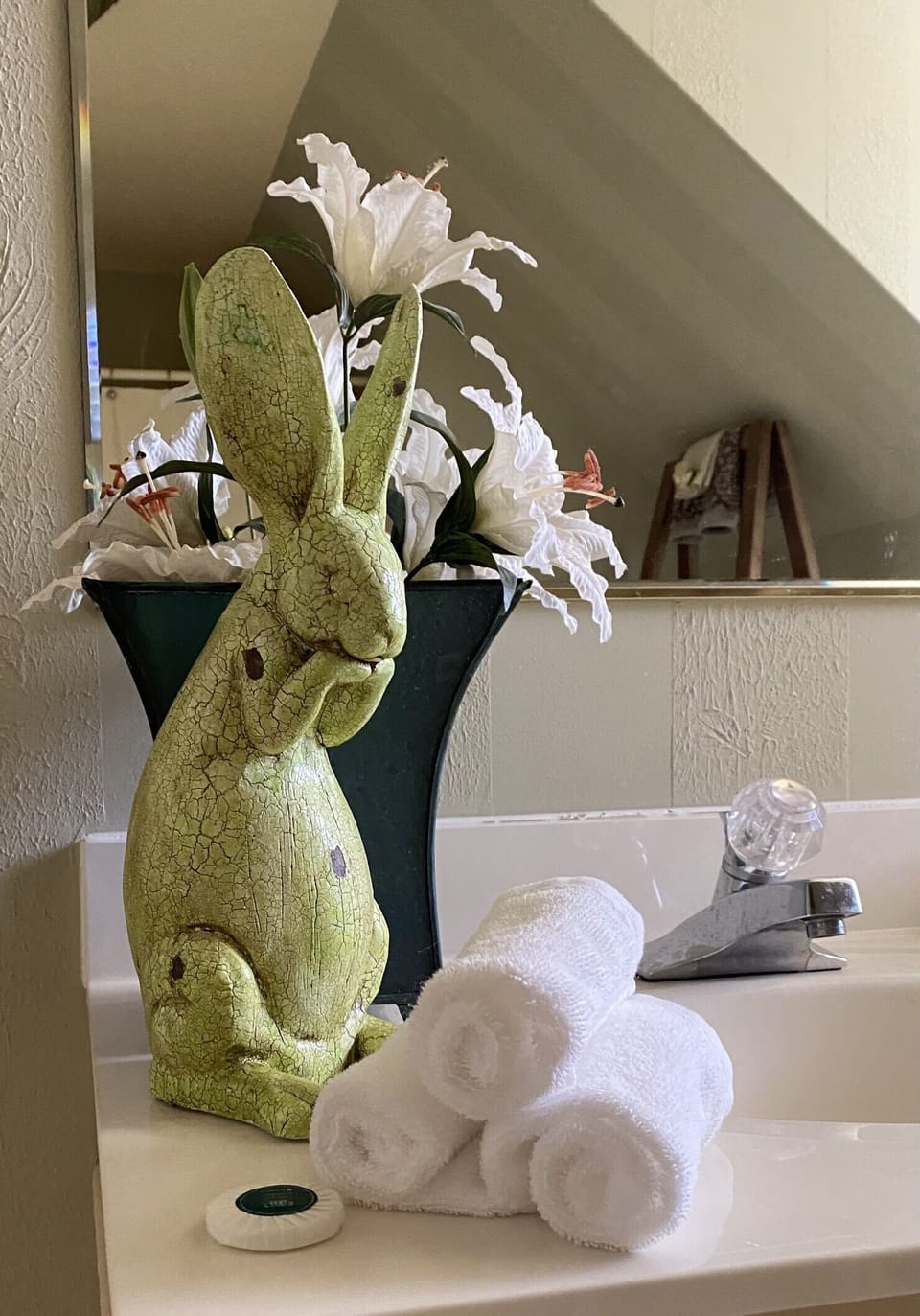 Design detail in full bath.  