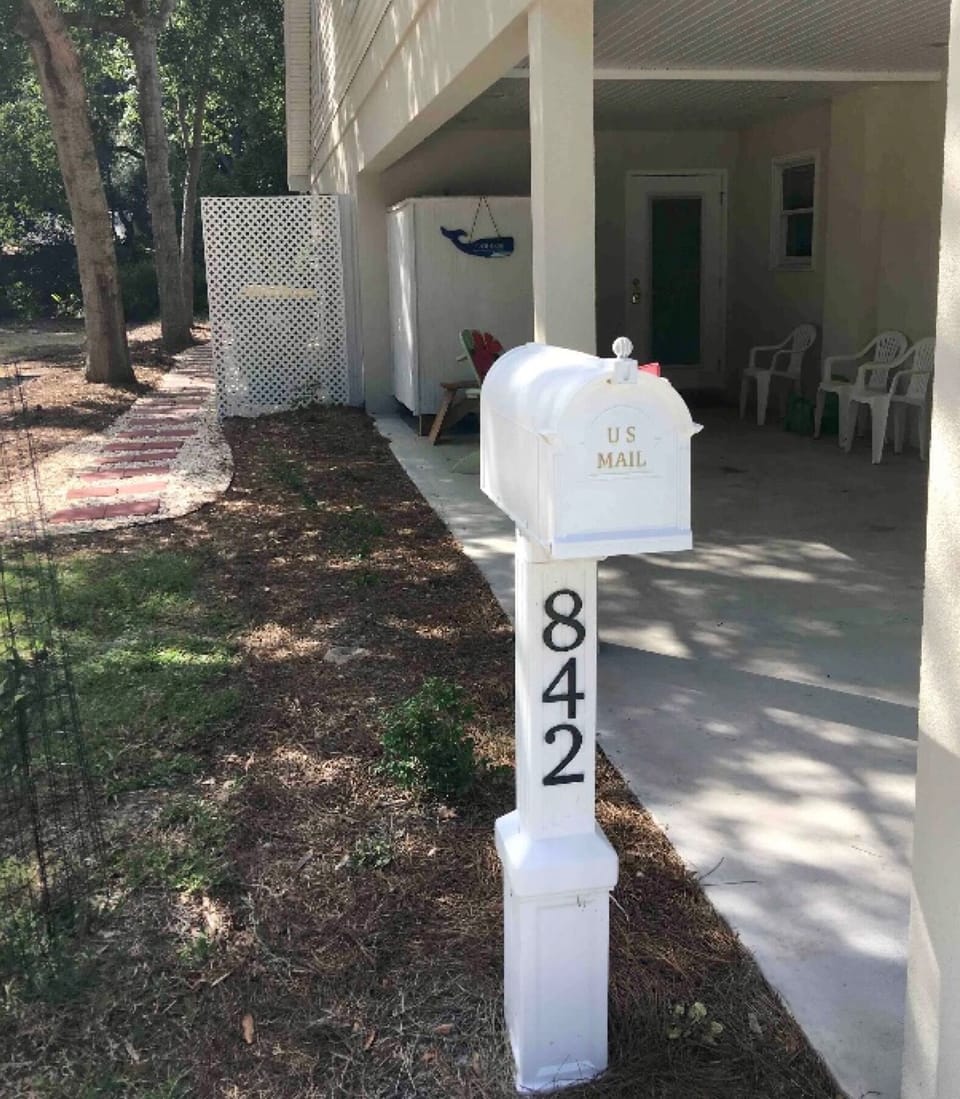 842 North Beachview
