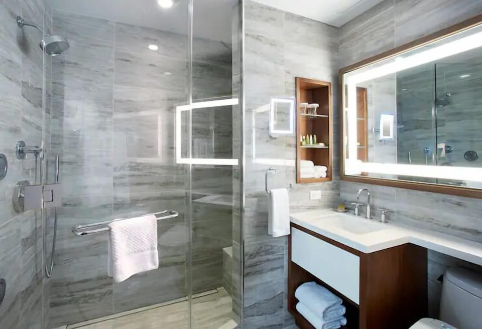 nycrc-hi-res-studio-and-plus-bathroom