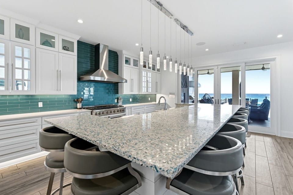 Big House by the Sea - Crystal Beach - Kitchen