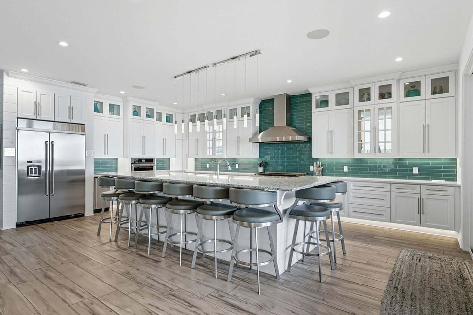 Big House by the Sea - Crystal Beach - Kitchen