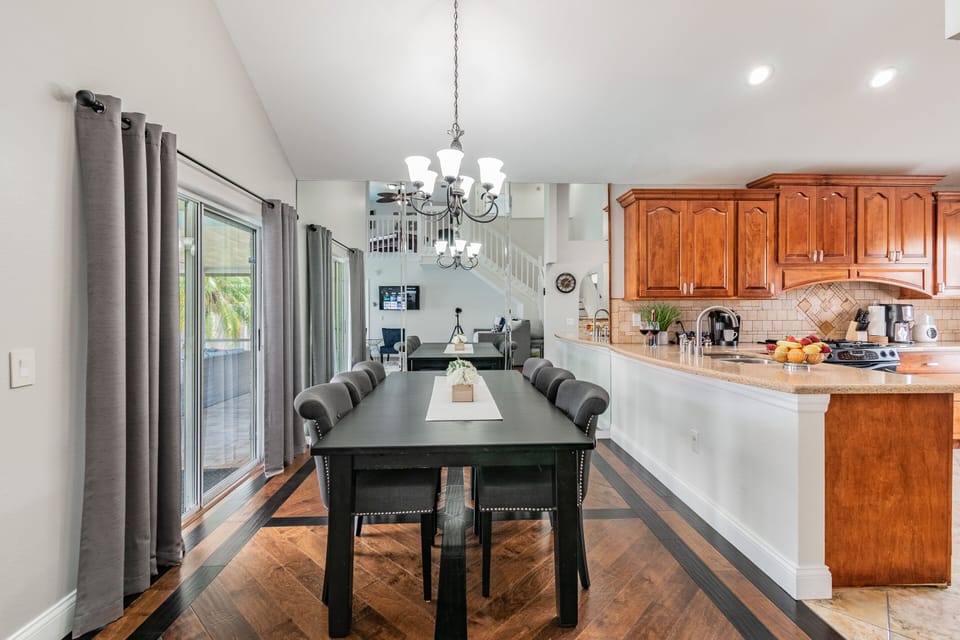 Dining room
