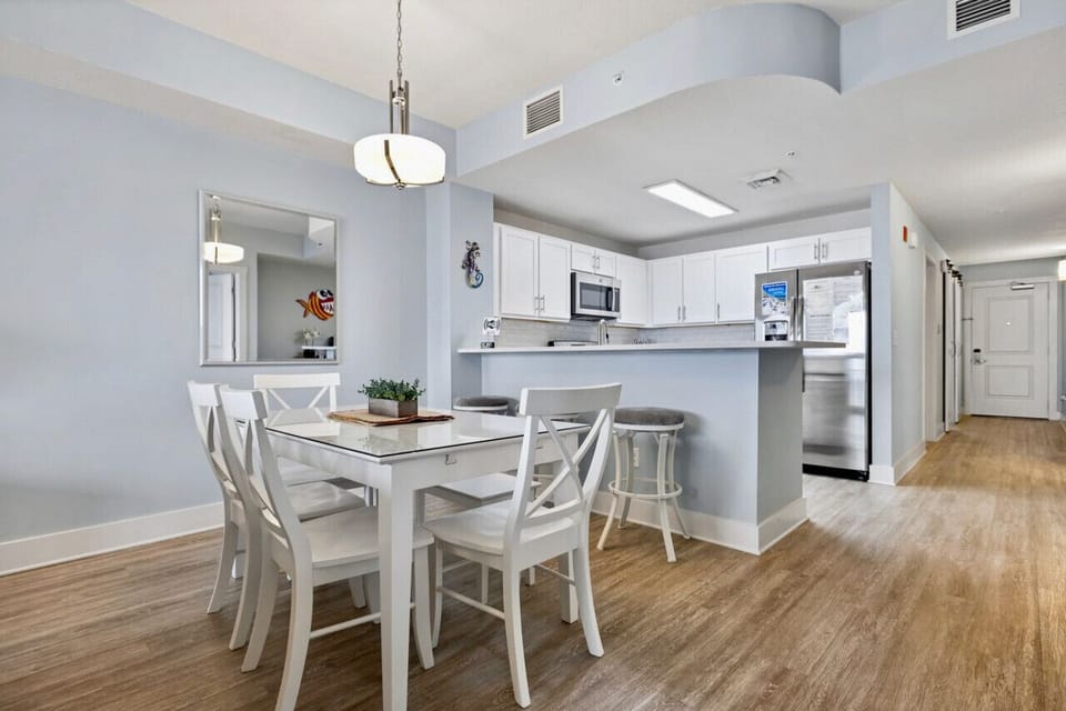 Dining Area for Six!