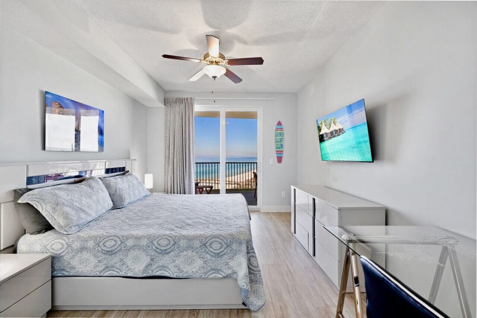 King Size Master Bedroom with Ocean Views!