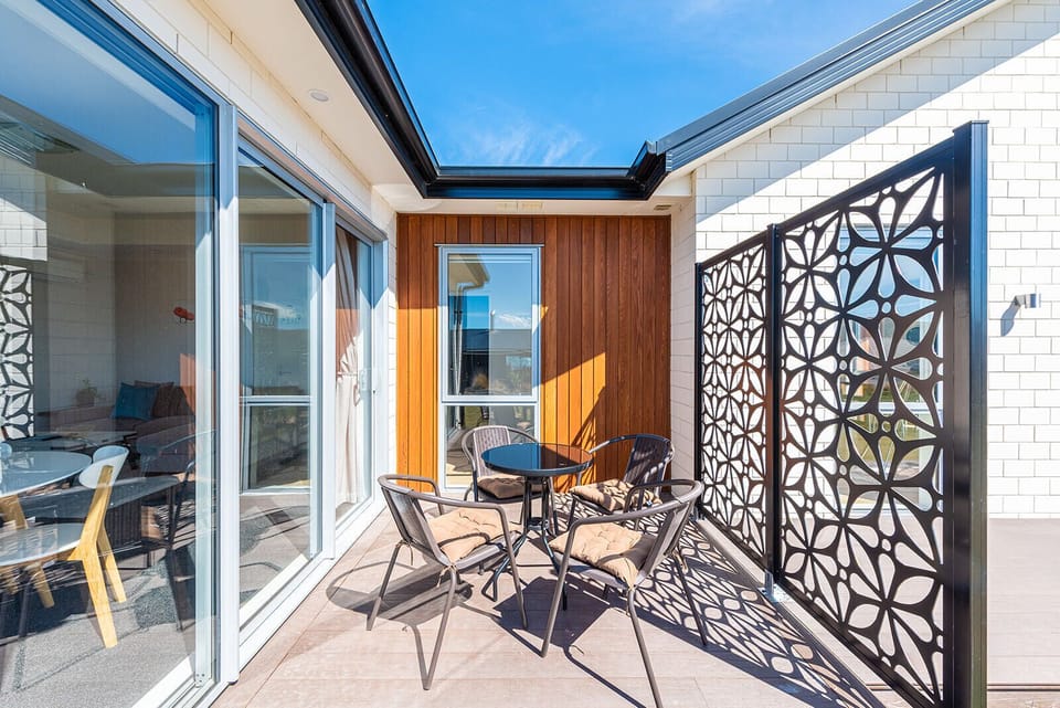 Super House - 2 Bedroom Deck