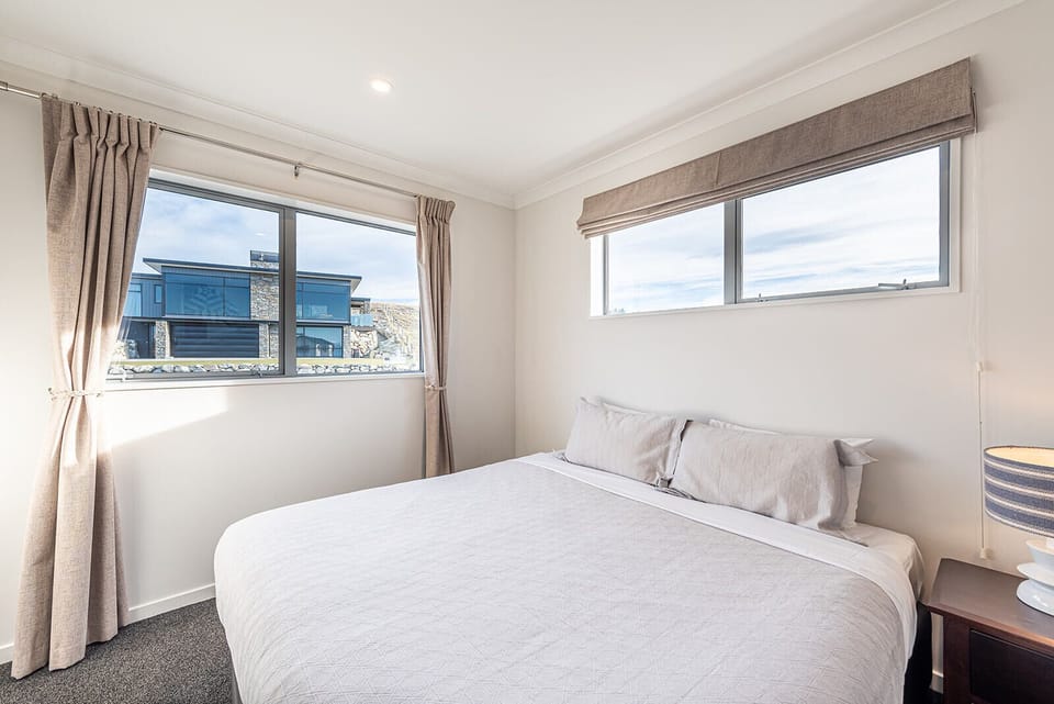 Super House - bedroom