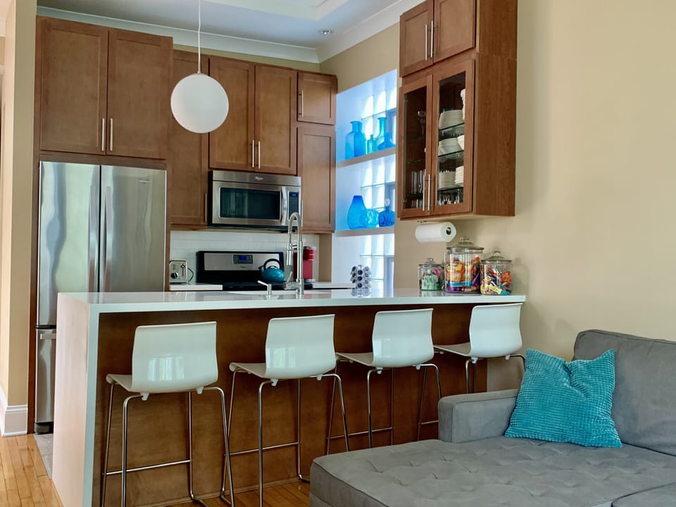 Kitchen with Breakfast Bar 