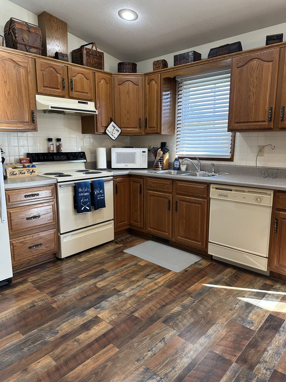 Fully stocked kitchen, newly redone floors