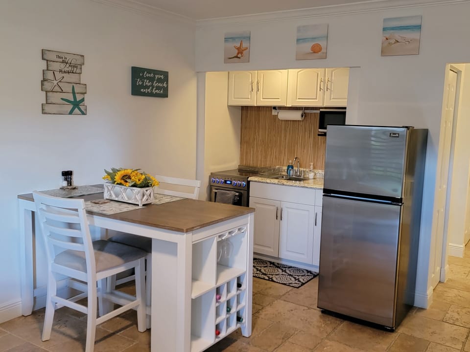 Beautiful Kitchen Island, Stainless Steel Appliances 
