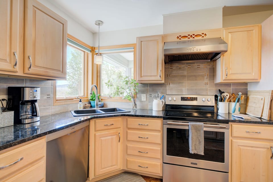 Our kitchen has everything you need for preparing meals and grilling!