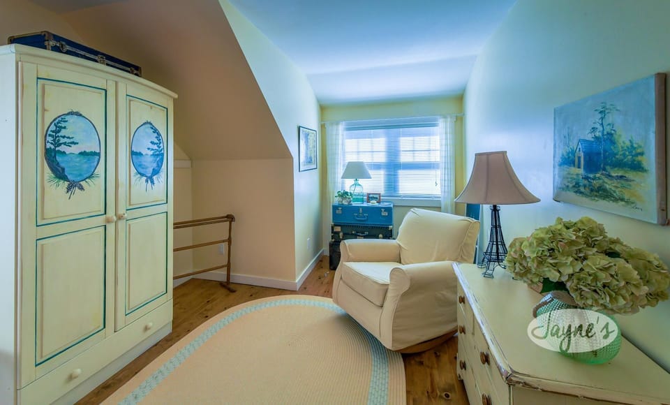 Upper Level - Bedroom 3