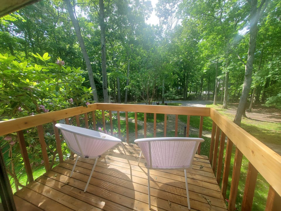 Front balcony. (expansive back deck too! )