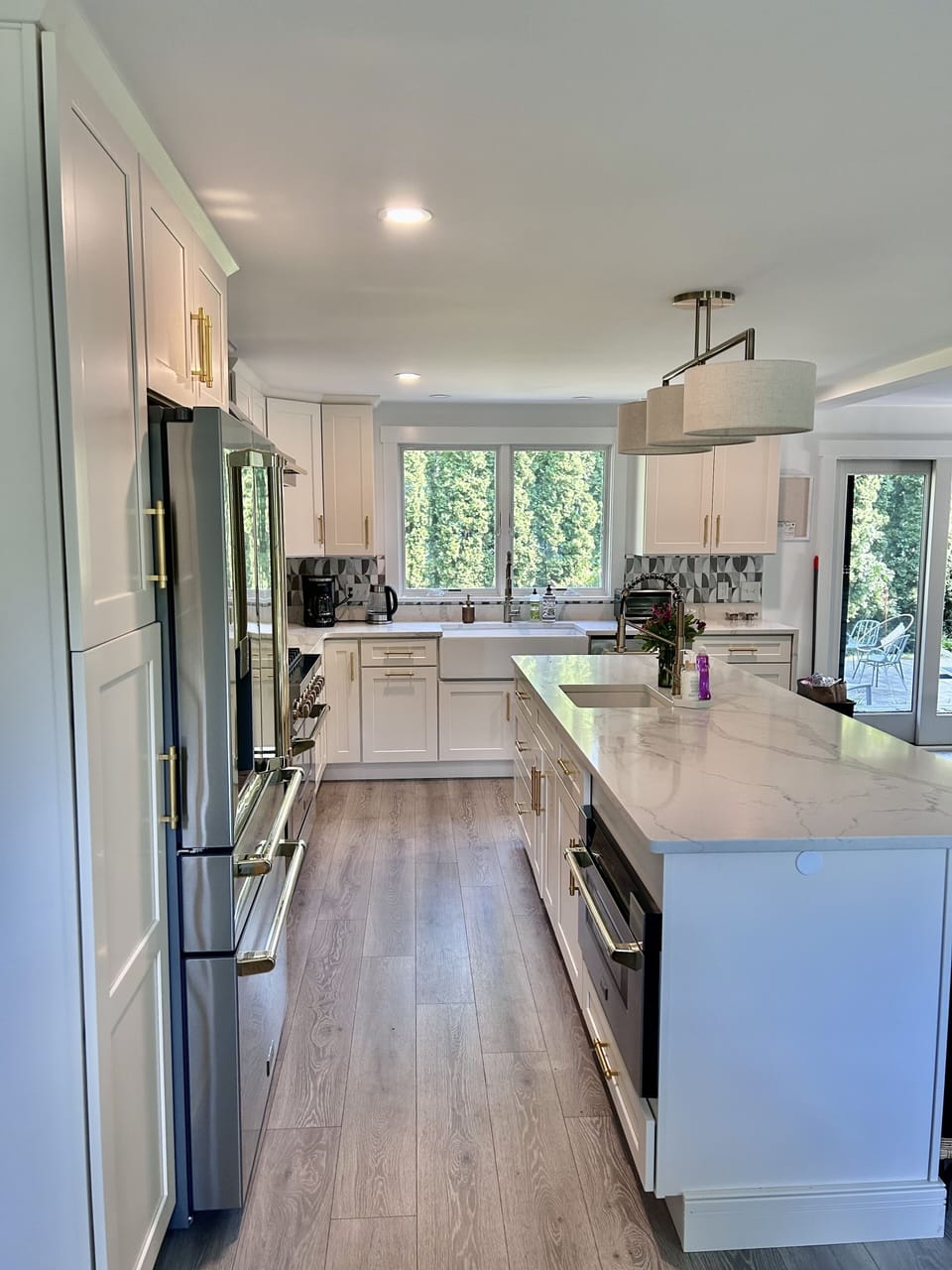 Microwave drawer, 6 burner range, fully stocked kitchen 