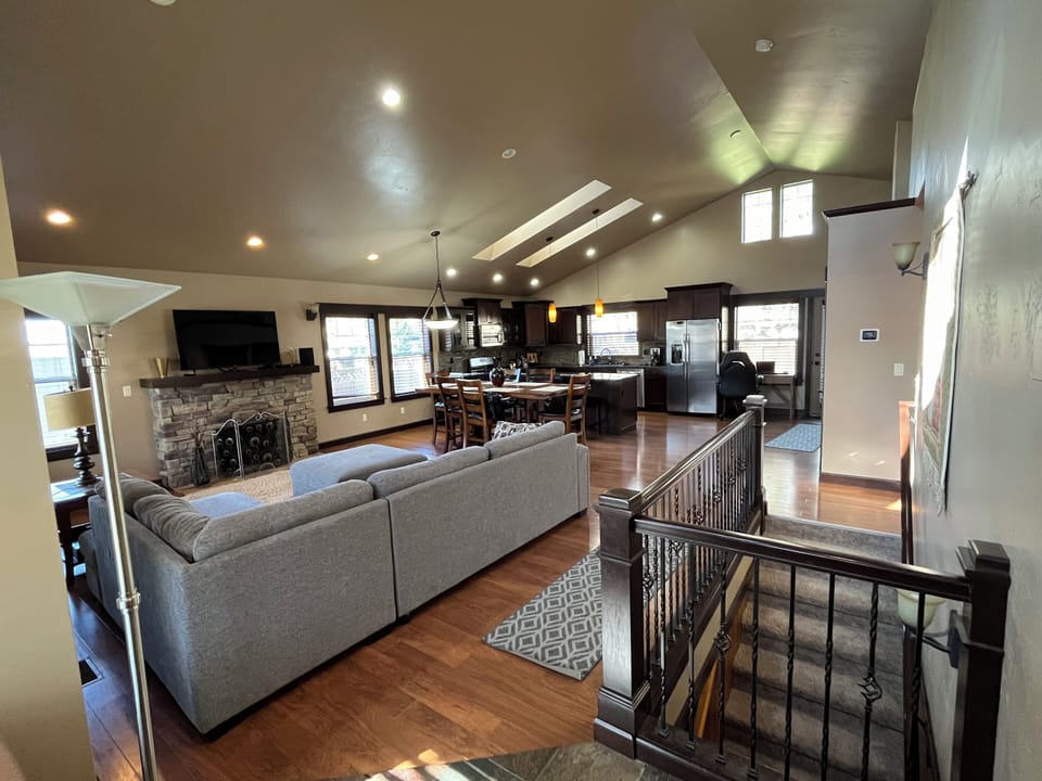 GREAT ROOM FROM ENTRY