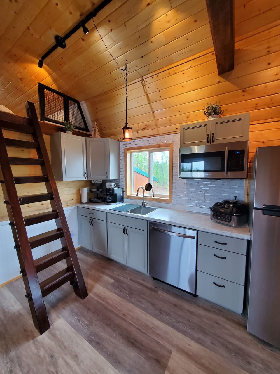 Kitchenette: Microwave, Dishwasher, Sink, Keurig, Ninja Grill & Air Fryer + More