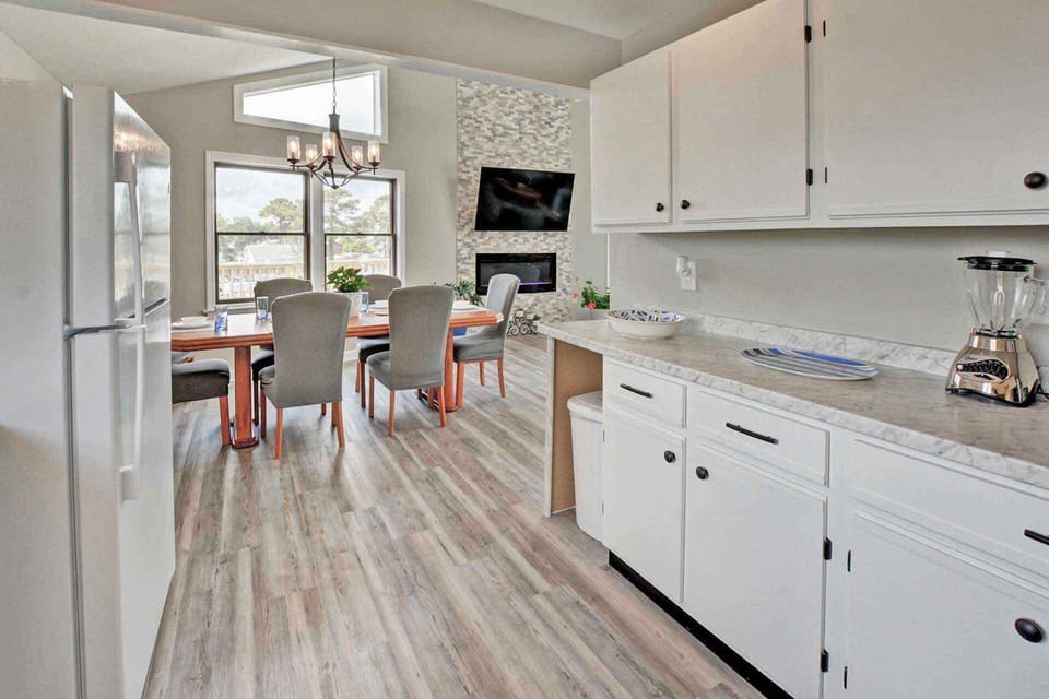 Top floor kitchen, dining room