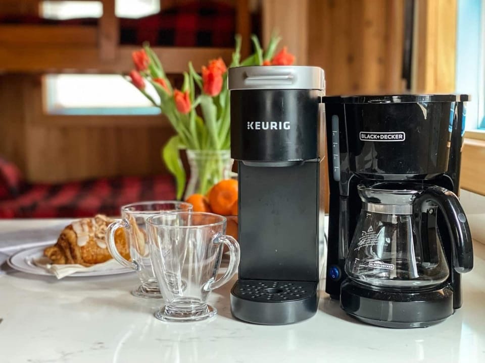 Kitchen-K-cup and drip coffee