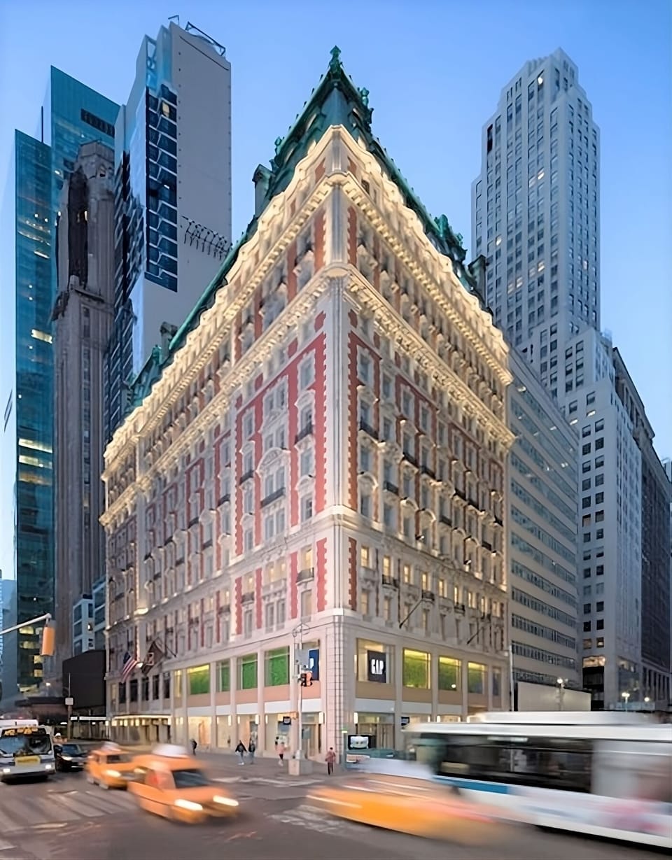 Arrive in style at this iconic, illuminated city landmark.
