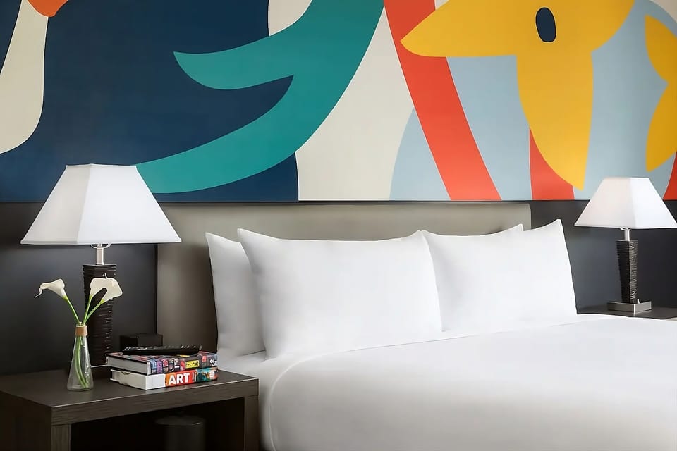 Unit with 1 King size bed. Exact unit will be assigned upon arrival. Views, colors and decor may vary.