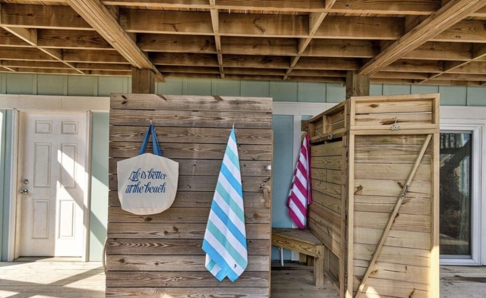 Outdoor shower! 