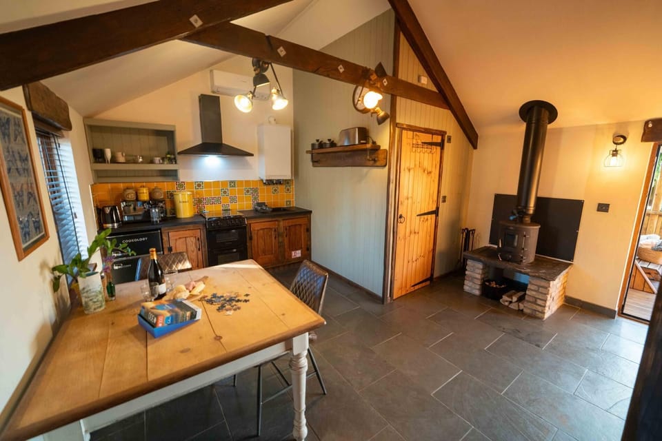 Fern Cottage - Luxurious 1 Bedroom - Blossom Farm (26791)