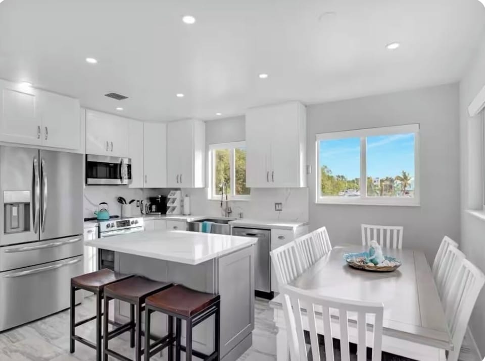 Anchors Aweigh - Fully Equipped Kitchen & Dining
