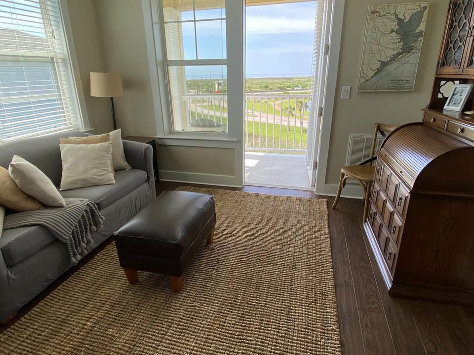 Office Nook with Sleeper Sofa And Gulf View Balcony