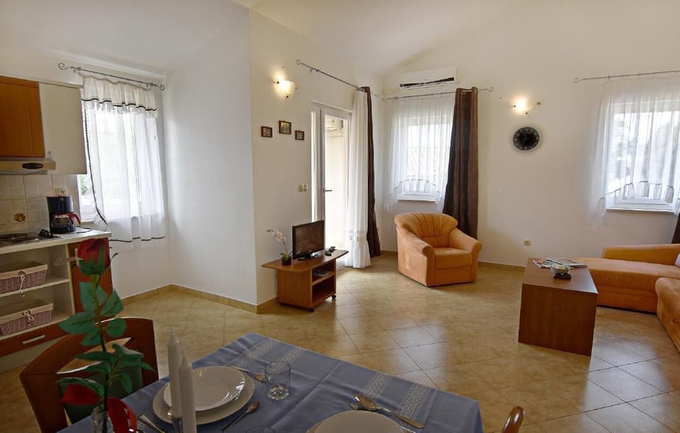 The living area with dining table, equipped kitchen, sitting area with sofa bed
