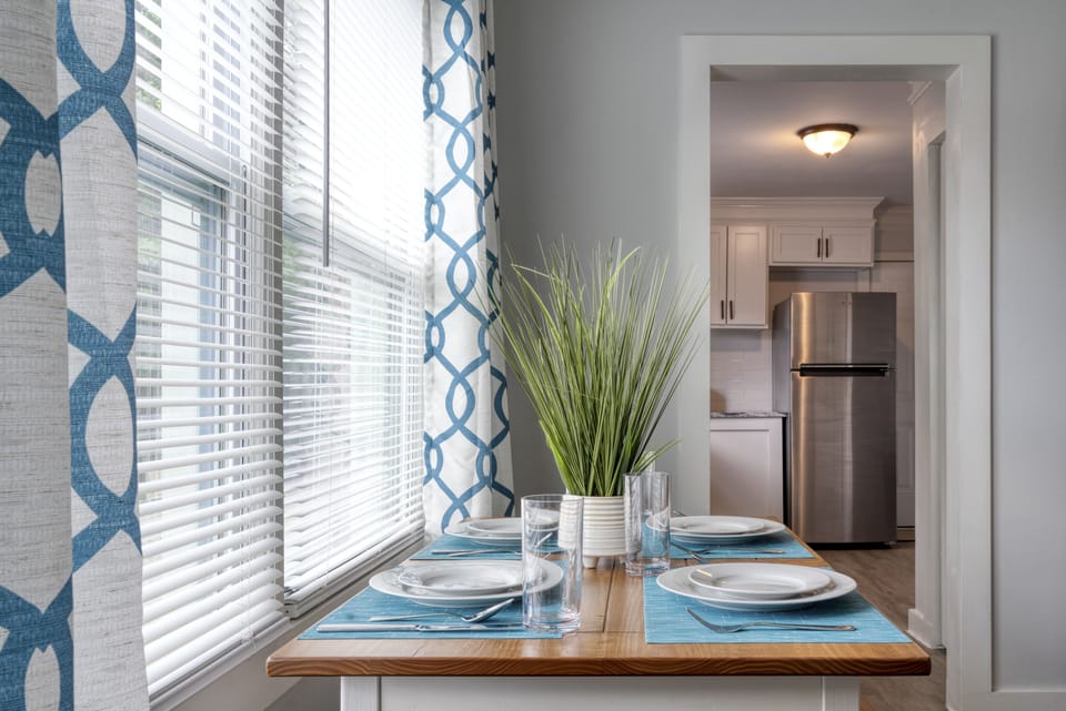 Dinette table /kitchen